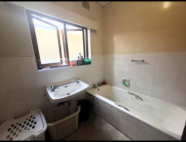 2 BEDROOM APARTMENT FOR SALE IN MANABA BEACH